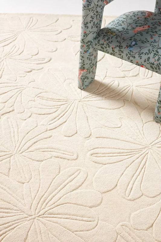 Ivory Bloom Carved Hand-Tufted Wool Rug